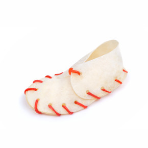 Bílá bota z buvolí kůže, střední, 12 cm, přírodní pamlsek